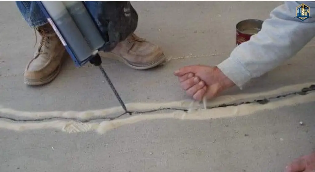 علاج تشقق الخرسانة بعد الصب